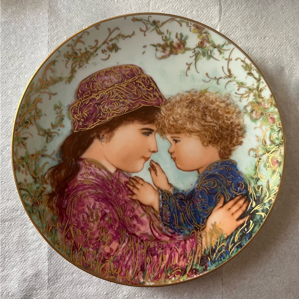 Edna Hibel plate “Sarah & Tess”